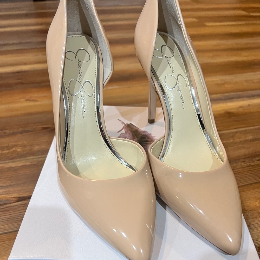 NWT- Jessica Simpson nude heel